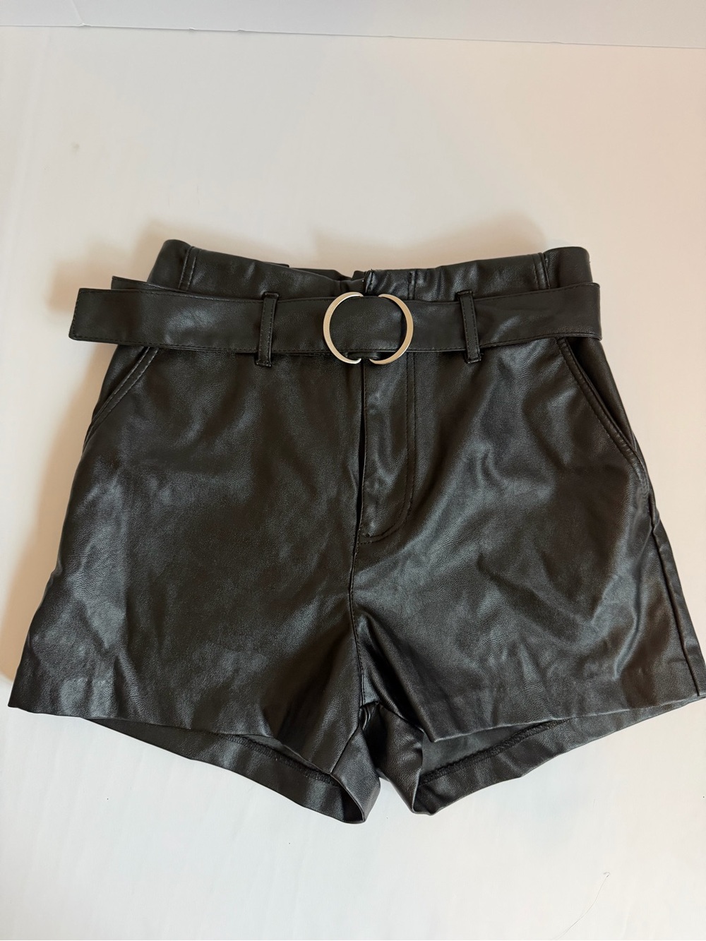 H&M Divided Black Faux Leather Stretchy High Waisted Shorts with Belt Size 4